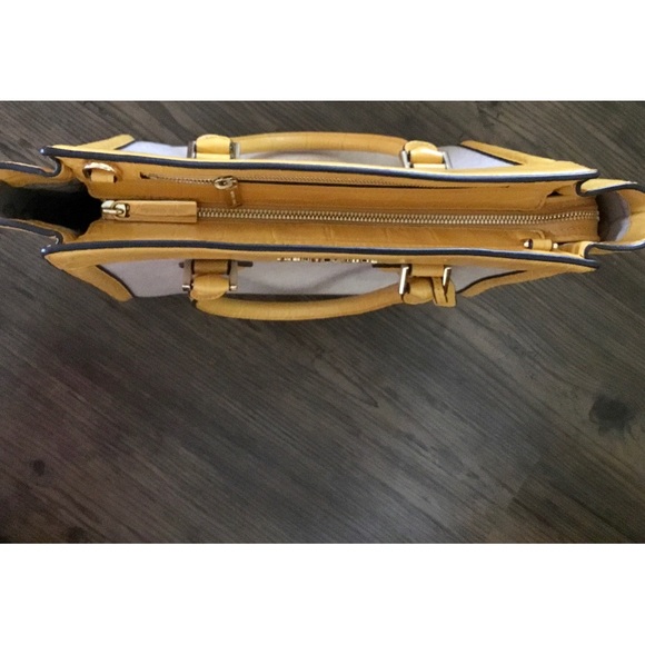 Michael Kors purse - Picture 4 of 6